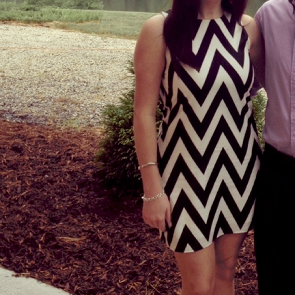 Boutique Brand Sleeveless Chevron Dress Size Medium